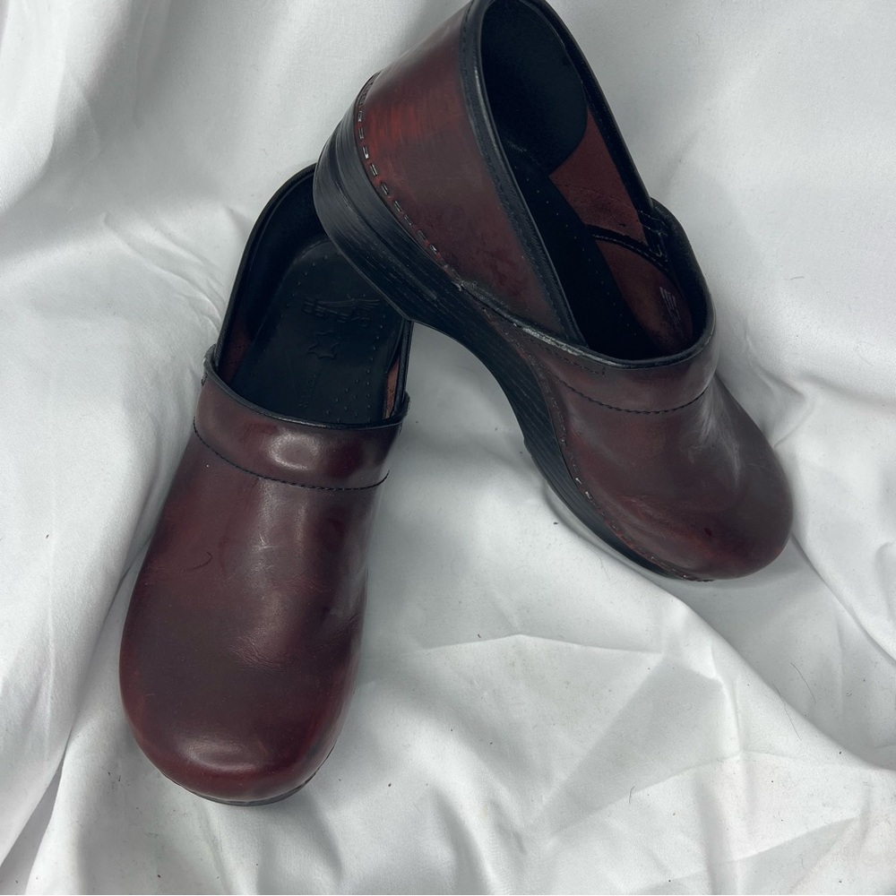 DANSKO Professional Clog Womens 9.5/10 Narrow Cabrio Cordovan Leather Burgundy